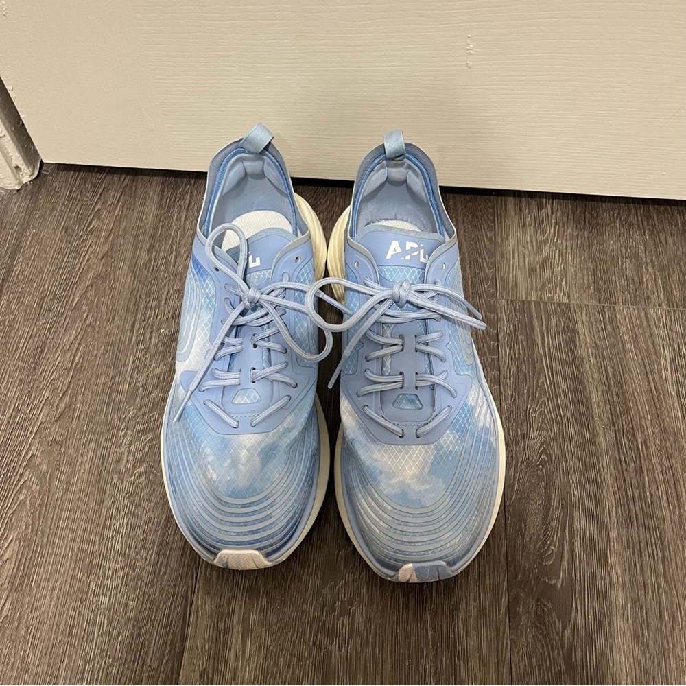 APL streamline running shoes